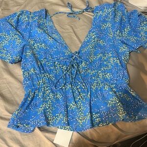 NWT blue floral blouse. Lush size medium